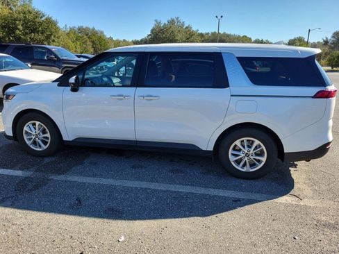 Used 2024 Kia Carnival LX image 7