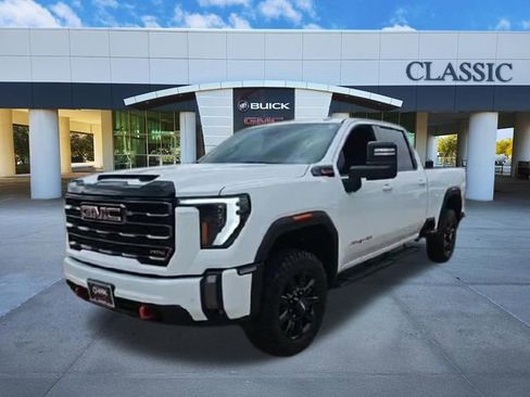 Used 2024 GMC Sierra 2500 AT4 AWD/4WD image 3