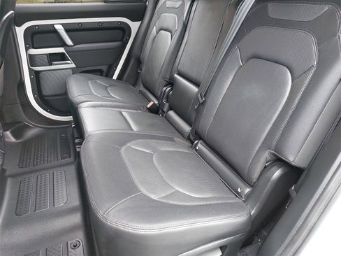 Used 2023 Land Rover Defender 110 X-Dynamic SE image 15