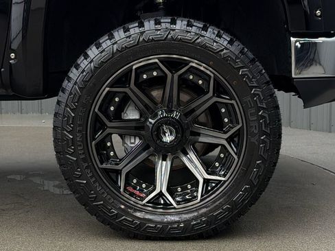 Used 2024 GMC Sierra 1500 SLT w/ SLT Premium Package AWD/4WD image 9