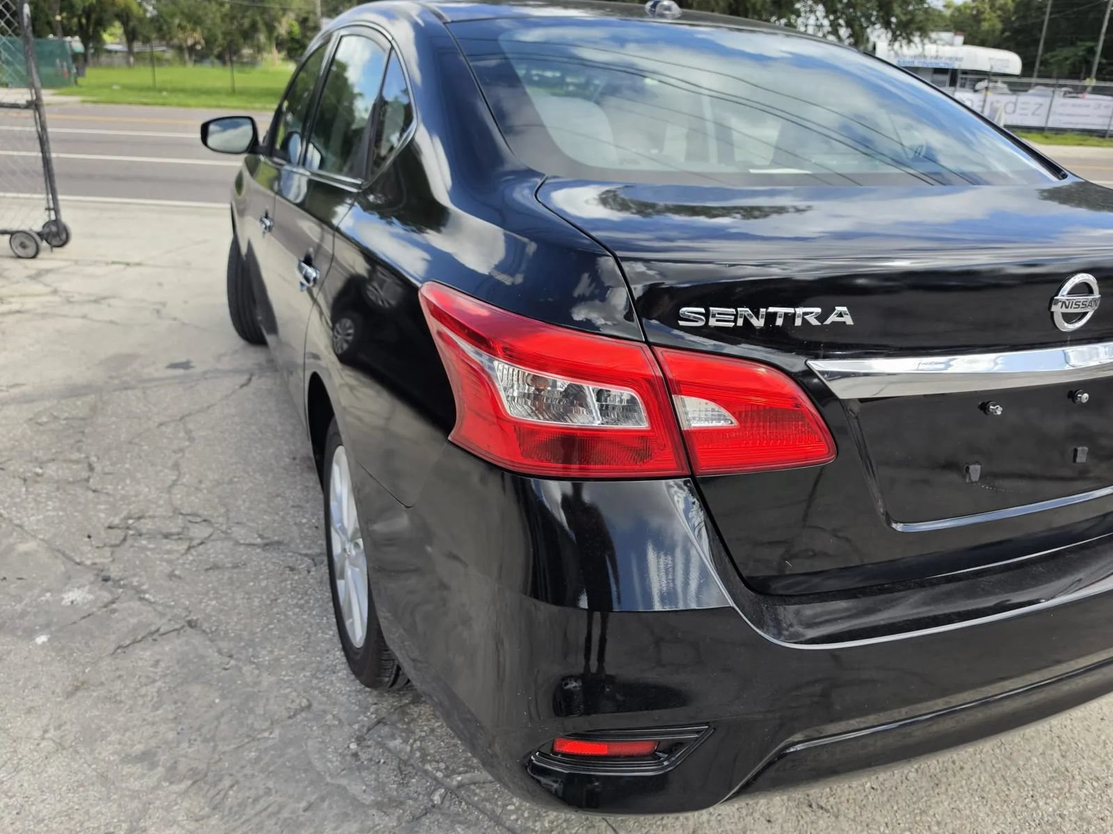 Used 2018 Nissan Sentra SV FWD image 7