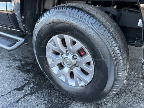 Used 2020 Toyota Tacoma SR image 3