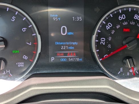 Used 2020 Toyota RAV4 XLE Premium FWD image 30