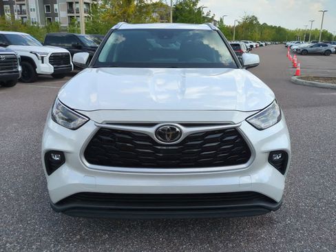Used 2023 Toyota Highlander XLE FWD image 9