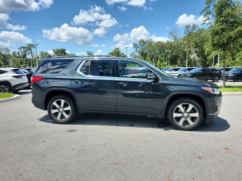 Used 2020 Chevrolet Traverse LT w/ LT Premium Package FWD image 6