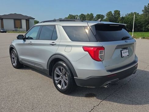 Used 2024 Ford Explorer XLT w/ Equipment Group 202A RWD image 11