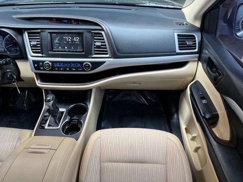 Used 2019 Toyota Highlander Plus FWD image 26