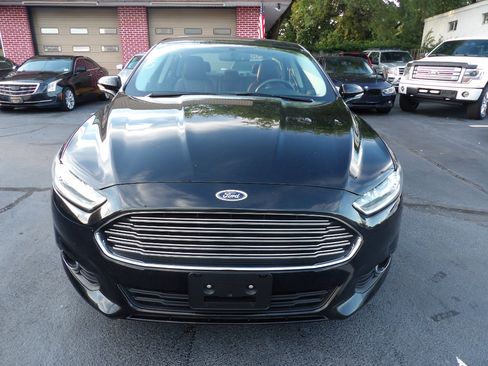 Used 2016 Ford Fusion SE w/ Equipment Group 202A image 9