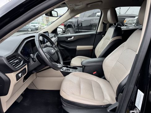 Used 2020 Ford Escape Titanium AWD/4WD image 25