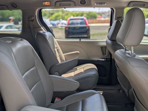 Used 2015 Toyota Sienna XLE AWD/4WD image 27