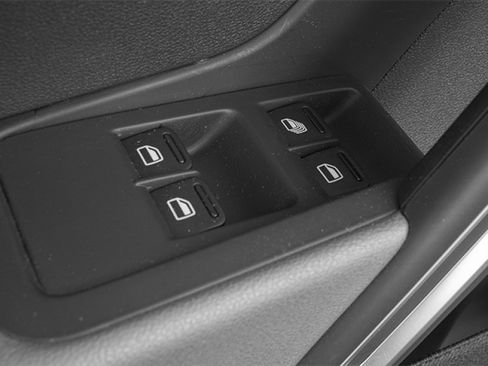 Used 2014 Volkswagen Beetle 2.5 image 17