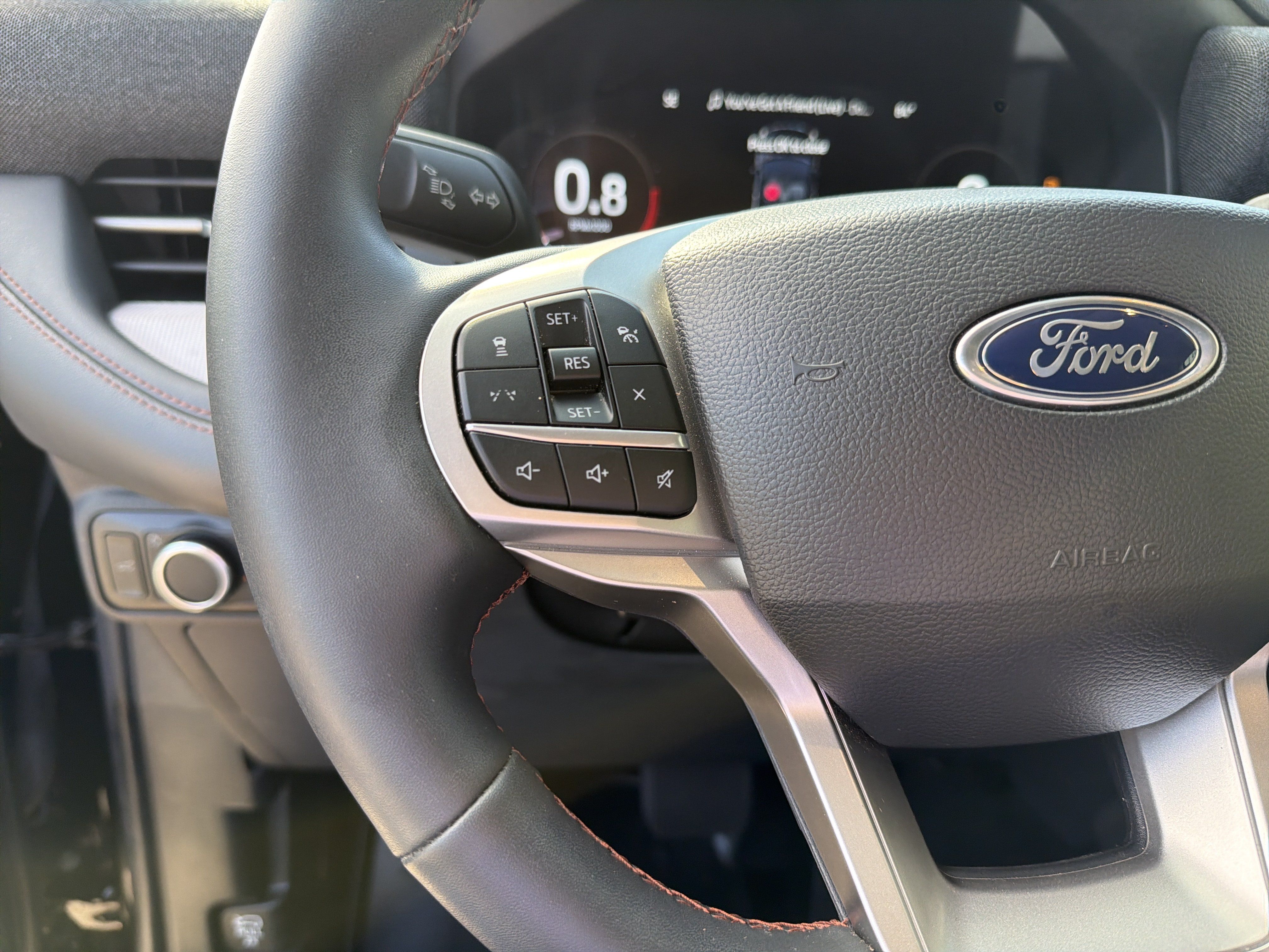 Used 2025 Ford Explorer Active AWD/4WD image 12
