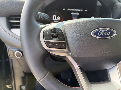 Used 2025 Ford Explorer Active AWD/4WD image 12
