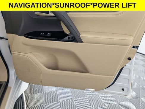 Used 2019 Lexus LX 570 4WD w/ Luxury Package image 33