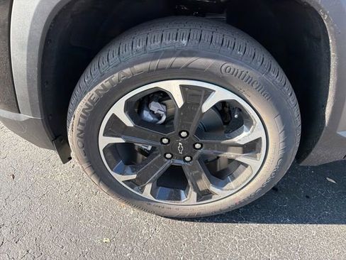 New 2026 Chevrolet Equinox LT w/ Safety and Technology Package FWD image 17