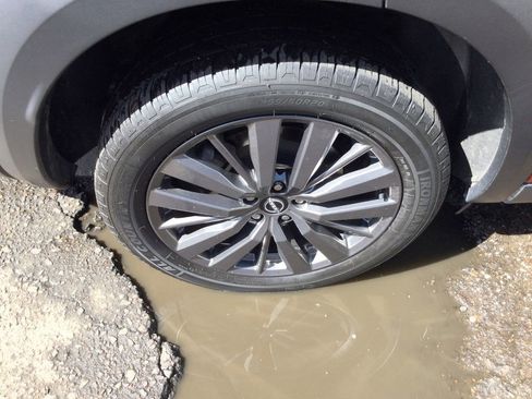 Used 2022 Nissan Pathfinder SL w/ SL Premium Package image 29