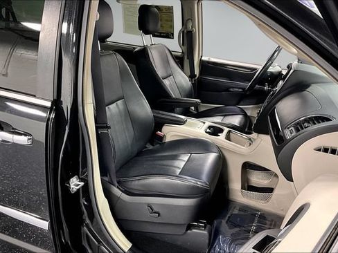 Used 2015 Chrysler Town & Country Touring-L w/ Driver Convenience Group FWD image 26