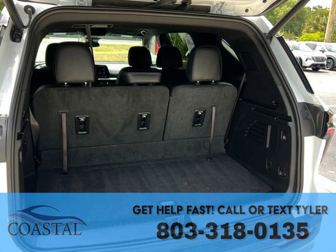 Used 2025 Chevrolet Traverse LT FWD image 22