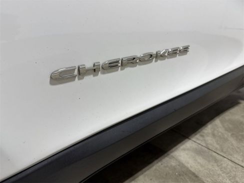 Used 2019 Jeep Cherokee Latitude w/ Popular Appearance Group image 26