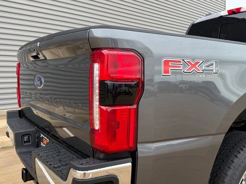 New 2026 Ford F250 Lariat w/ Black Appearance Package AWD/4WD image 9