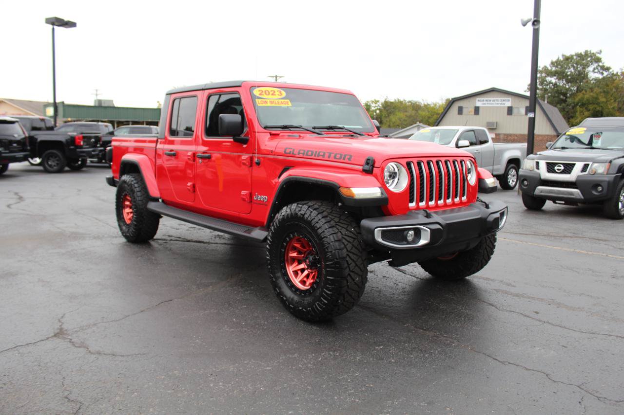 Used 2023 Jeep Gladiator Overland w/ Popular Equipment Package AWD/4WD image 3
