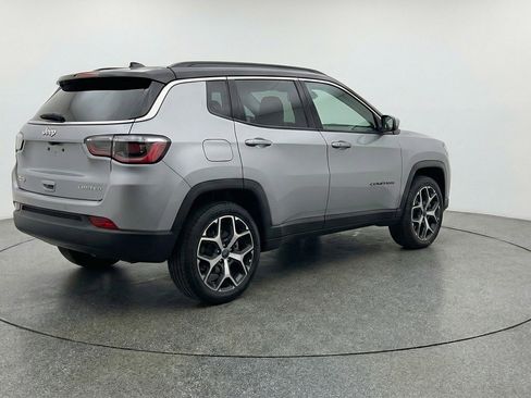 Used 2025 Jeep Compass Limited image 9