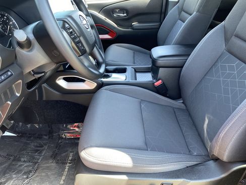 Used 2025 Nissan Frontier SV RWD image 16