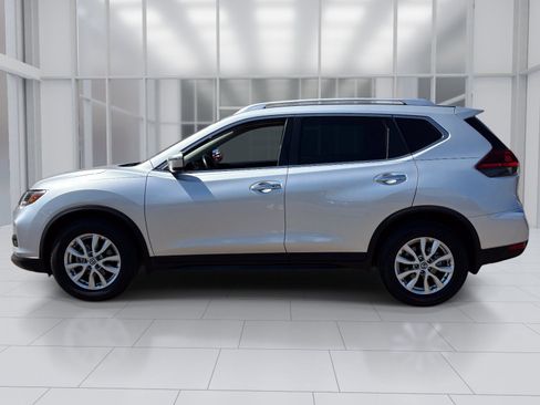 Used 2020 Nissan Rogue SV FWD image 3