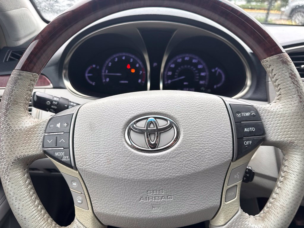 Used 2011 Toyota Avalon Limited FWD image 5