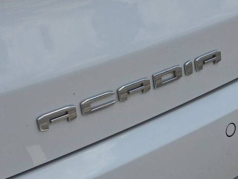 Used 2023 GMC Acadia Denali w/ Denali Technology Package FWD image 18