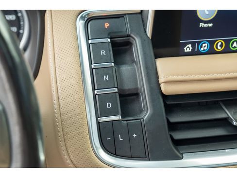 Used 2021 Chevrolet Tahoe Premier w/ Premium Package RWD image 28