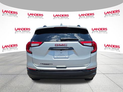 Used 2022 GMC Terrain SLE w/ Driver Convenience Package FWD image 4