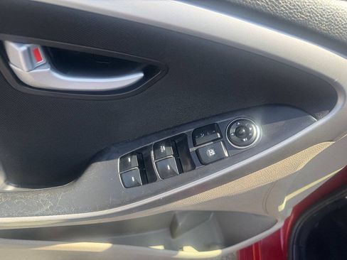 Used 2013 Hyundai Elantra GT w/ Touch & Go Pkg FWD image 10