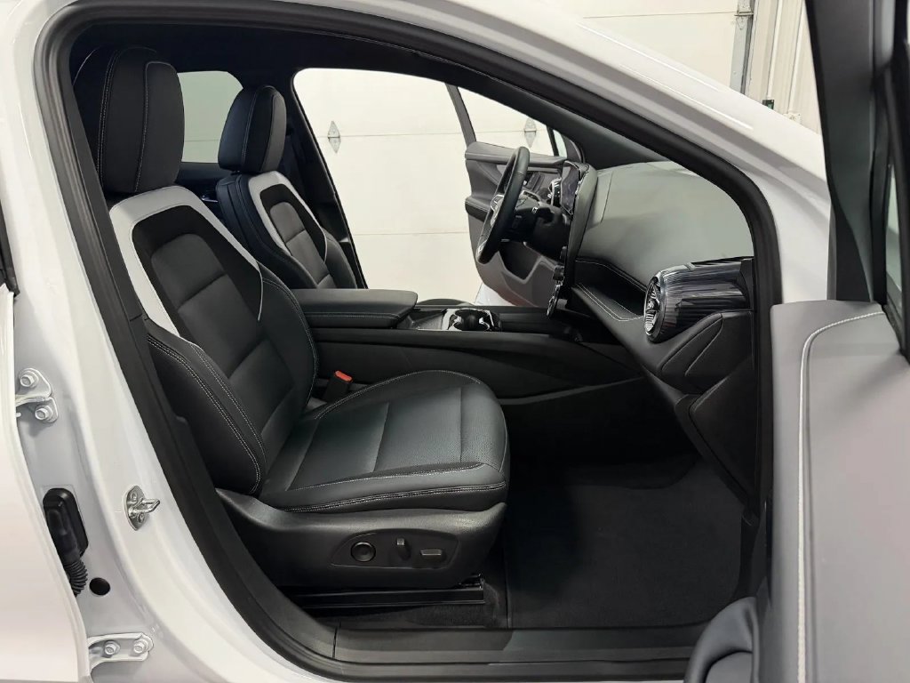 Used 2024 Chevrolet Blazer EV LT AWD/4WD image 44