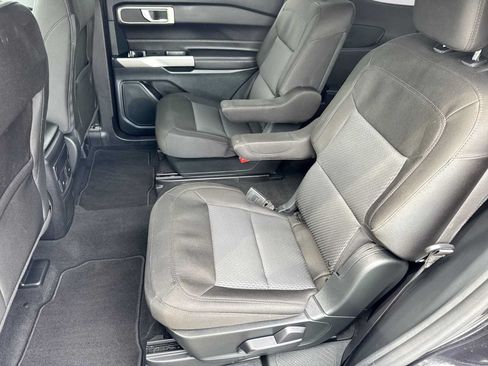 Used 2023 Ford Explorer XLT AWD/4WD image 18