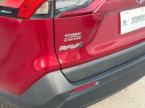 Used 2021 Toyota RAV4 LE image 11