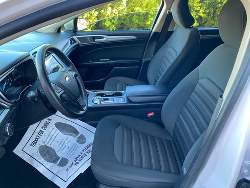 Used 2019 Ford Fusion SE image 30