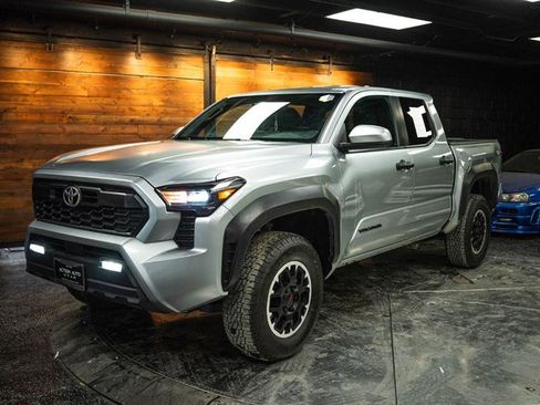 Used 2024 Toyota Tacoma TRD Off-Road image 2