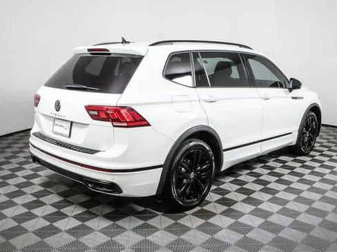 Certified 2022 Volkswagen Tiguan SE R-Line image 28