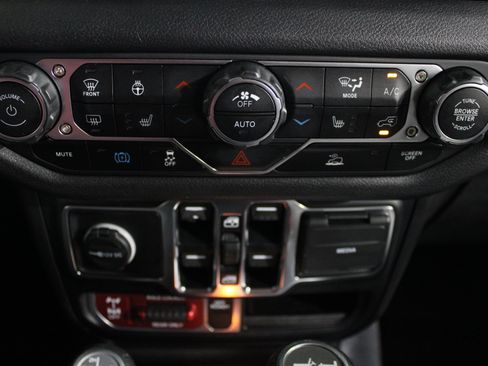 Used 2024 Jeep Wrangler Unlimited AWD/4WD image 12