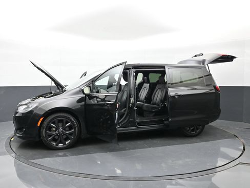 Used 2018 Chrysler Pacifica Touring-L Plus w/ Advanced Safetytec Group FWD image 49