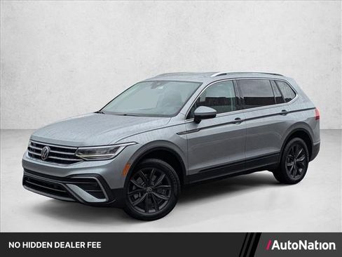 Used 2022 Volkswagen Tiguan SE FWD image 1