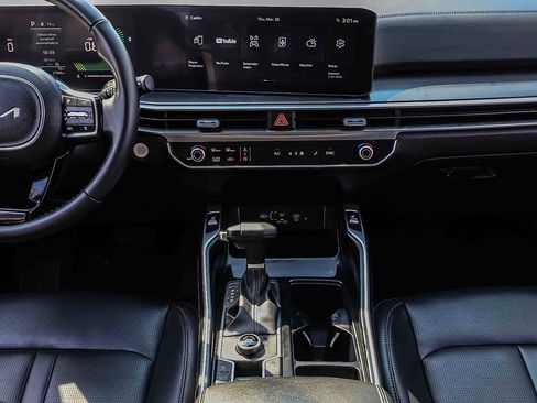 Certified 2025 Kia Sorento EX FWD image 12