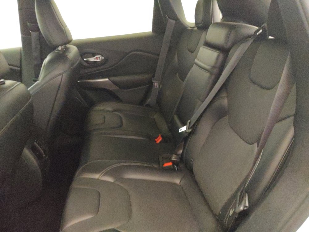 Used 2019 Jeep Cherokee Limited AWD/4WD image 18