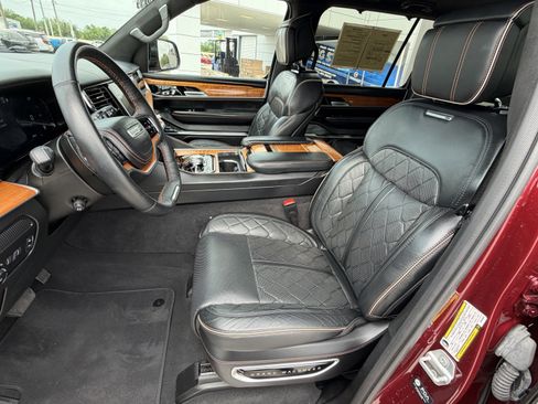 Used 2024 Jeep Grand Wagoneer L Series III AWD/4WD image 23
