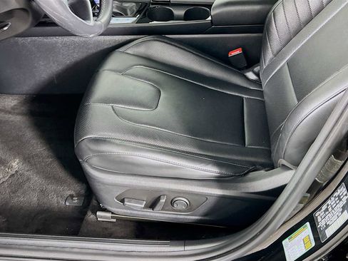 Certified 2025 Hyundai Elantra Limited image 19