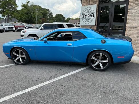Used 2015 Dodge Challenger R/T RWD image 2