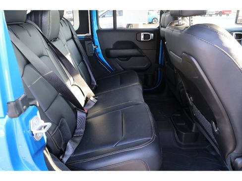 Used 2024 Jeep Wrangler Unlimited Sahara w/ Technology Group AWD/4WD image 21
