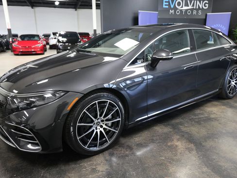 Used 2024 Mercedes-Benz EQS 580 4MATIC Sedan image 4