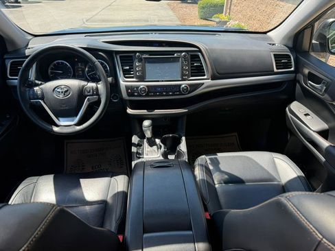 Used 2015 Toyota Highlander XLE image 26